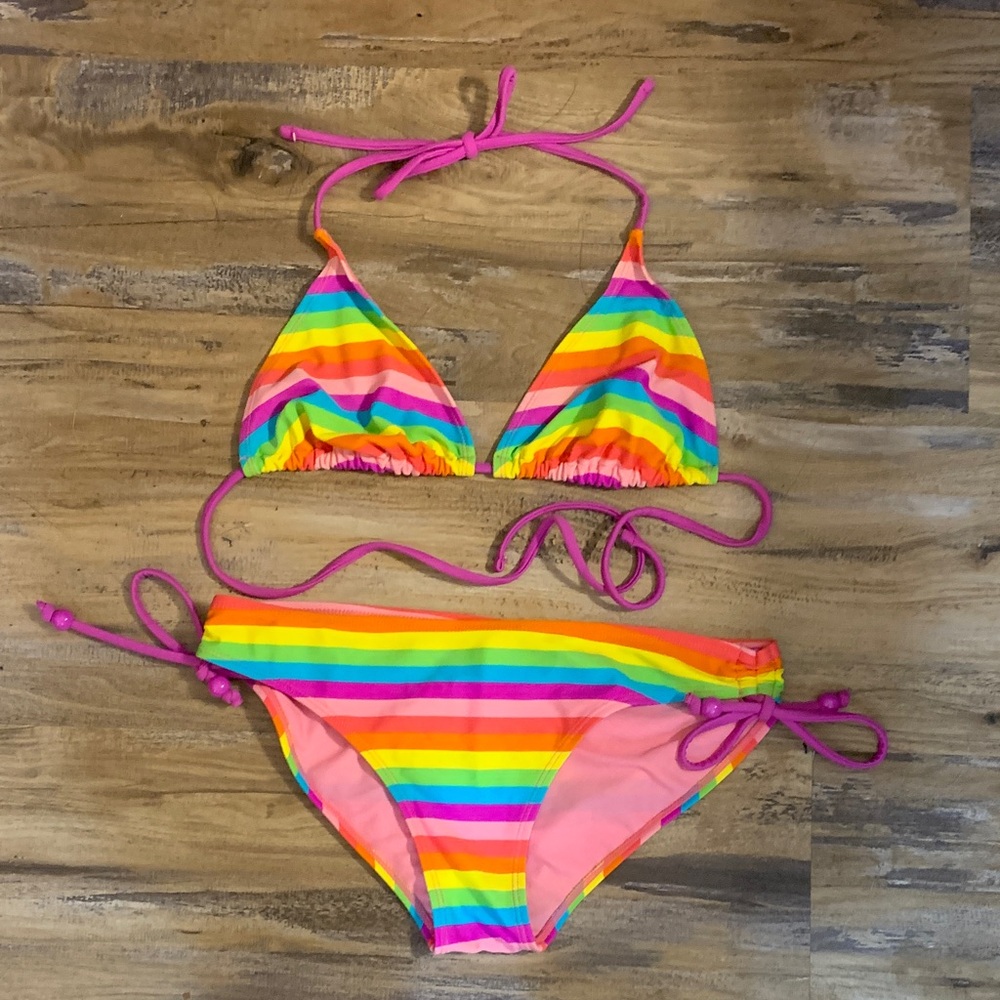 EUC Xhilaration Multicolor Striped Juniors Bikini. Size L. Cute tie sides ❤️💕